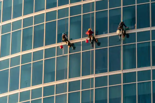 "شركة تنظيف واجهات زجاج - الزهرة البيضاء"